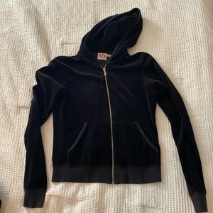 2007-2011 Juicy Couture Tracksuit. Black no logos w/ jewels J zipper pull